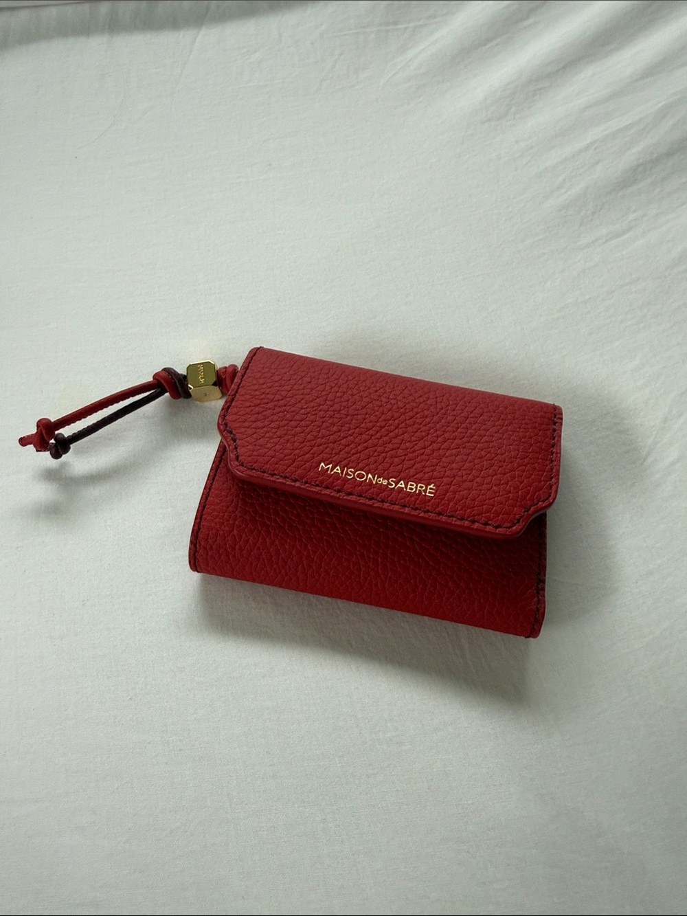 MAISON de SABRÉ

Leather Trifold Wallet

Pomegranate Plum